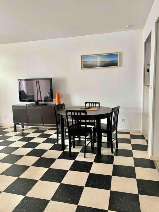 Au Parisien Apartment Ault Exterior foto